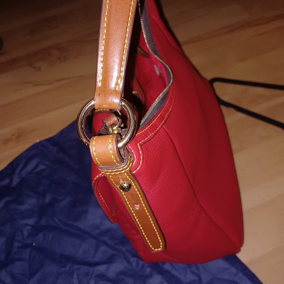 CHERRY/HOBO STYLE DOONEY AND BOURKE RED LEATHER SHOULDER BAG - Picture 10 of 14
